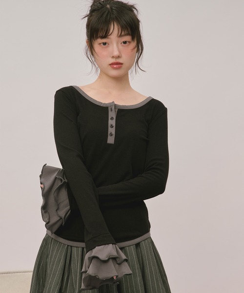 loin nuit(ロワンニュイ)の「bell sleeve rib tops / ベルスリーブリブトップス(Tシャツ/カットソー・レディース・ブラック/ボルドー/グレー/カーキ/アイボリー・FREE)」の1枚目の写真