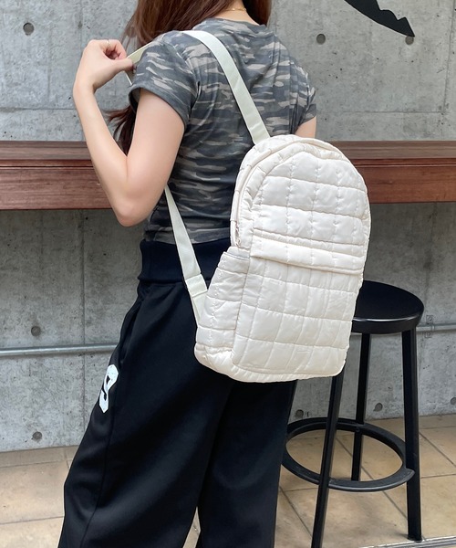 ROGER AND RAW（ロジャーアンドロウ）の「キルティング ナイロンバックパック（バックパック/リュック・レディース・アイボリー/ブラック・FREE）」の17枚目の写真