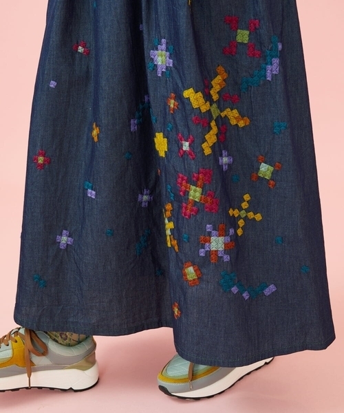 Jocomomola（ホコモモラ）の「フラワー刺繍デニムスカート（スカート・レディース・ネイビー・40）」の12枚目の写真
