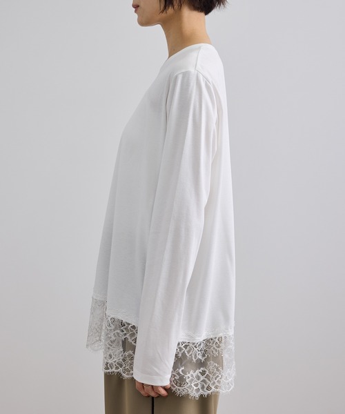 SALON adam et rope'（サロン アダム エ ロペ）の「【WEB限定】ヘムレースプルオーバーカットソー（Tシャツ/カットソー・レディース・オフホワイト/ブラック・FREE）」の19枚目の写真