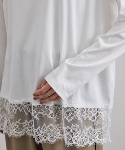 SALON adam et rope'（サロン アダム エ ロペ）の「【WEB限定】ヘムレースプルオーバーカットソー（Tシャツ/カットソー・レディース・オフホワイト/ブラック・FREE）」の22枚目の写真