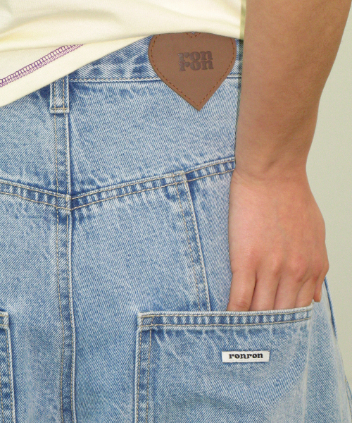RONRON（ロンロン）の「WIDE BALLOON DENIM PANTS LIGHT BLUE（デニムパンツ・レディース・その他・SMALL/MEDIUM）」の2枚目の写真