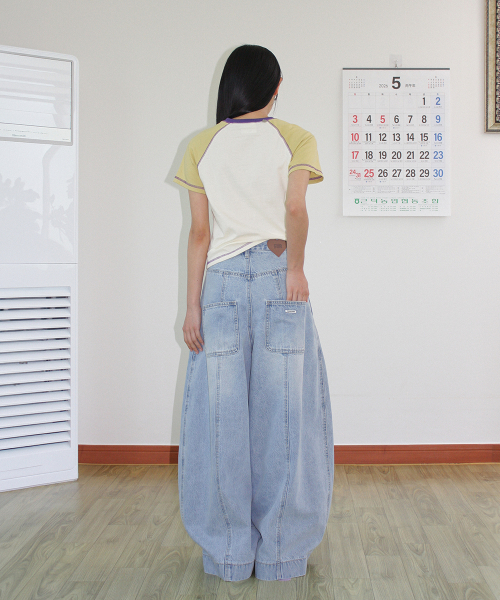 RONRON（ロンロン）の「WIDE BALLOON DENIM PANTS LIGHT BLUE（デニムパンツ・レディース・その他・SMALL/MEDIUM）」の4枚目の写真