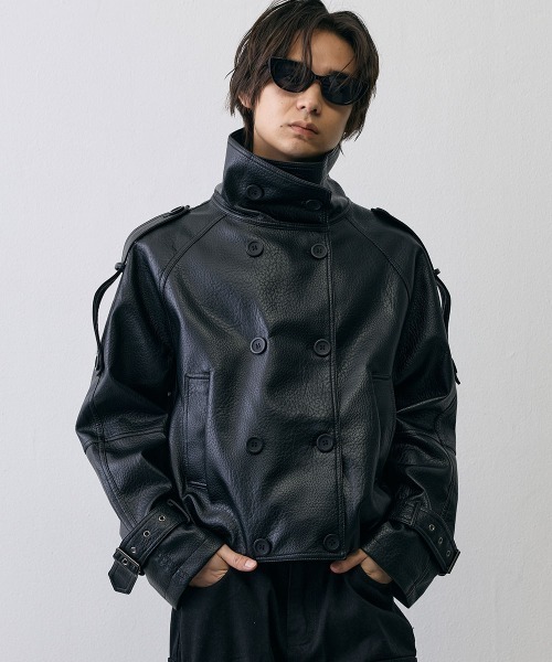 Shoowtime(ショウタイム)の「High Neck Double Breasted Leather Military Faux Pea Coat / ハイネックダブルブレステッドフェイクレザーミリタリーPコート(ピーコート・メンズ・ダークブラウン/ブラック・X-LARGE/LARGE/MEDIUM/SMALL)」の4枚目の写真