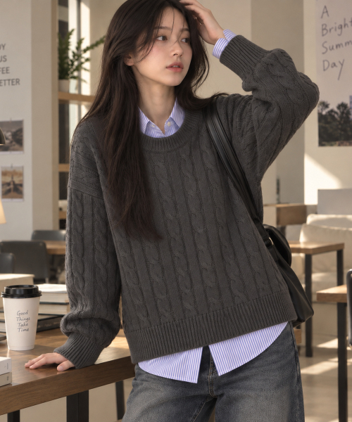 BBAEBBAE(ペッペ)の「ラウンドネック クラシック ケーブル編みニットTシャツ 5COLOR(ニット/セーター・レディース・チャコールグレー/ブラック/ピンク/ブルー/アイボリー・1/2/3)」の10枚目の写真
