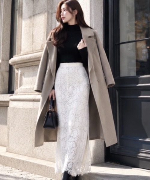 Dolce Fiora(ドルチェフィオラ)の「繊細なレースデザインが目を引く起毛レースIラインスカート(スカート・レディース・ブラック/オフホワイト・フリー)」の4枚目の写真