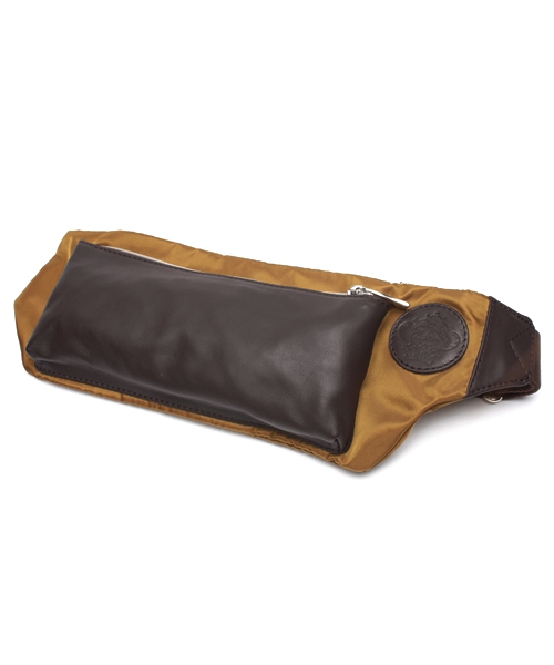 Orobianco（オロビアンコ）の「OROBIANCO for SHIPS: ナイロン ミニバッグ(ショルダー)■（ショルダーバッグ・メンズ・カーキ/ワイン/ライトグリーン/ライトブルー/ブラック/ネイビー/ブルー/オリーブ/イエロー/グリーン/ロイヤルブルー・ONE SIZE）」の4枚目の写真