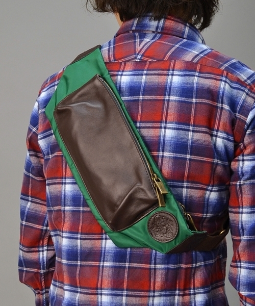 Orobianco（オロビアンコ）の「OROBIANCO for SHIPS: ナイロン ミニバッグ(ショルダー)■（ショルダーバッグ・メンズ・カーキ/ワイン/ライトグリーン/ライトブルー/ブラック/ネイビー/ブルー/オリーブ/イエロー/グリーン/ロイヤルブルー・ONE SIZE）」の5枚目の写真