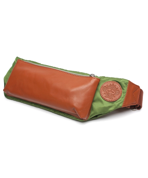 Orobianco（オロビアンコ）の「OROBIANCO for SHIPS: ナイロン ミニバッグ(ショルダー)■（ショルダーバッグ・メンズ・カーキ/ワイン/ライトグリーン/ライトブルー/ブラック/ネイビー/ブルー/オリーブ/イエロー/グリーン/ロイヤルブルー・ONE SIZE）」の6枚目の写真