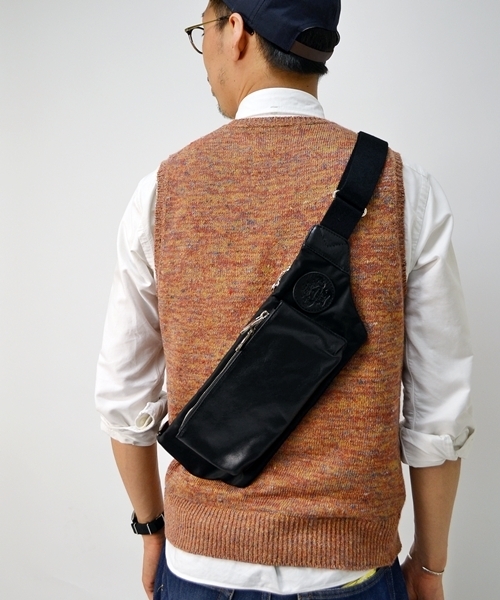 Orobianco（オロビアンコ）の「OROBIANCO for SHIPS: ナイロン ミニバッグ(ショルダー)■（ショルダーバッグ・メンズ・カーキ/ワイン/ライトグリーン/ライトブルー/ブラック/ネイビー/ブルー/オリーブ/イエロー/グリーン/ロイヤルブルー・ONE SIZE）」の2枚目の写真