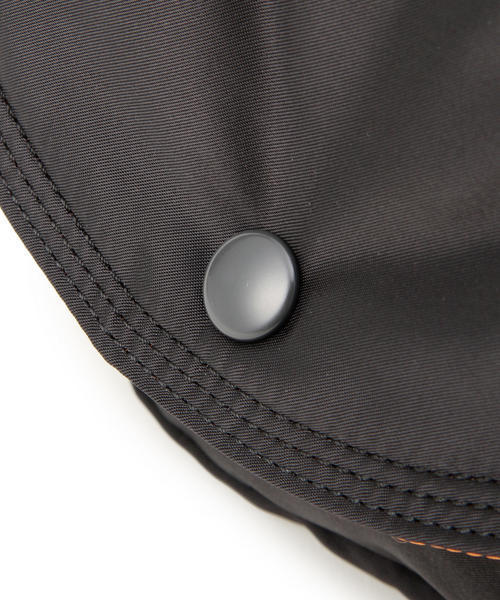 PORTER（ポーター）の「PORTER TANKER SHOULDER BAG <B印 YOSHIDA SELECT>（ショルダーバッグ・メンズ・ブラック・ONE SIZE）」の6枚目の写真