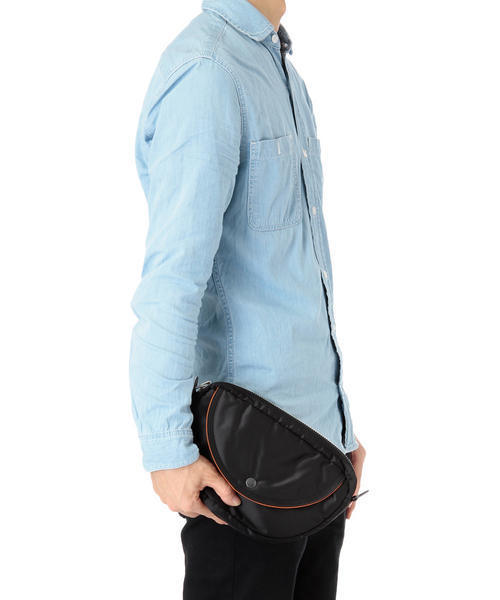 PORTER（ポーター）の「PORTER TANKER SHOULDER BAG <B印 YOSHIDA SELECT>（ショルダーバッグ・メンズ・ブラック・ONE SIZE）」の4枚目の写真