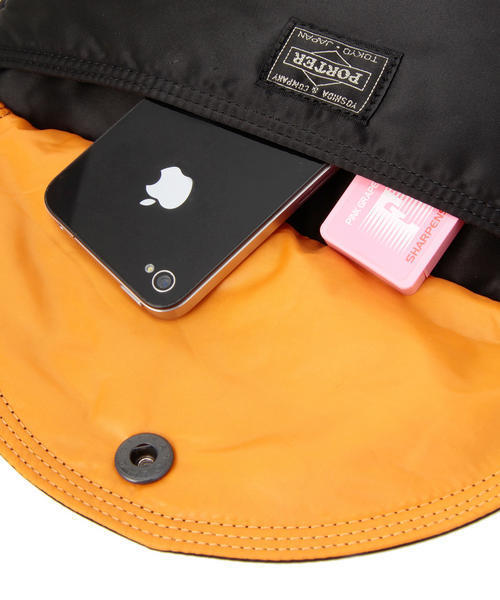 PORTER（ポーター）の「PORTER TANKER SHOULDER BAG <B印 YOSHIDA SELECT>（ショルダーバッグ・メンズ・ブラック・ONE SIZE）」の12枚目の写真