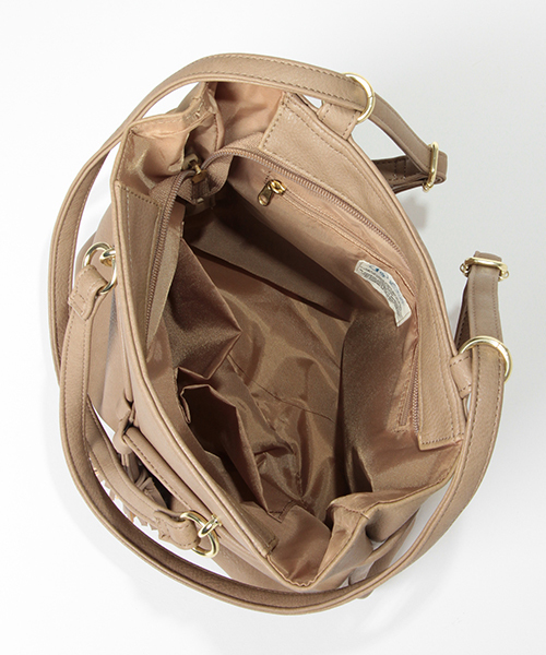 LBC（エルビーシー）の「合皮トートリュック（バックパック/リュック・レディース・ベージュ/グリーン/ダークブラウン・FREE）」の4枚目の写真