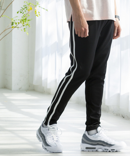 WEGO（ウィゴー）の「WEGO/ラインスキニートラックパンツ（その他パンツ・メンズ・ブラック/レッド/ネイビー/ブラック系その他・SMALL/LARGE/MEDIUM）」の2枚目の写真