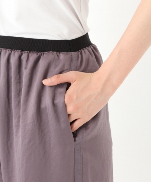niko and...（ニコアンド）の「シルキーサテンイージーパンツ【niko and ...】（その他パンツ・レディース・パープル/オレンジ/ネイビー・4/3）」の14枚目の写真
