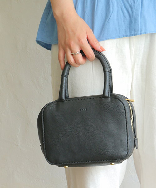 LBC（エルビーシー）の「パーパスボストン S（ハンドバッグ・レディース・ブラック/グレー・FREE）」の2枚目の写真