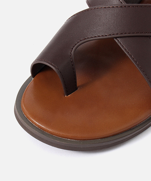 AZUL by moussy(アズールバイマウジー)の「CROSS FLAT SANDALS/クロスフラットサンダルズ(サンダル・レディース・ブラック/ブラウン・MEDIUM/LARGE/SMALL)」の9枚目の写真