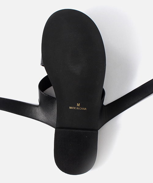 AZUL by moussy(アズールバイマウジー)の「CROSS FLAT SANDALS/クロスフラットサンダルズ(サンダル・レディース・ブラック/ブラウン・MEDIUM/LARGE/SMALL)」の5枚目の写真