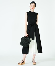 深いスリットがおしゃれ ざっくりスリットワンピース スカートのシンプルコーデ7選 Zozotown