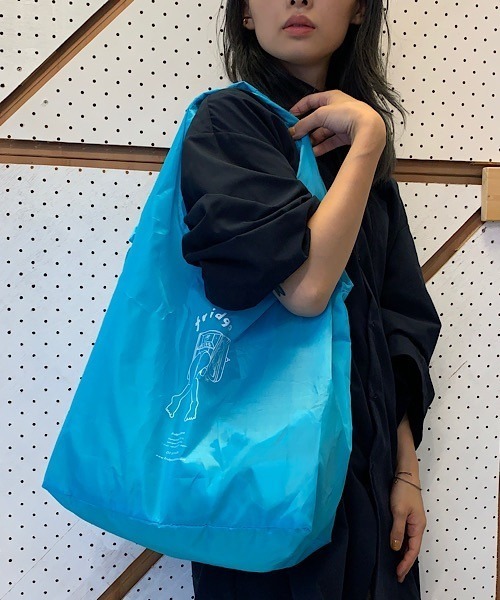 fridge(フリッジ)の「【fridge】ショッピングバッグ/エコバッグ/マルシェバッグ/折りたたみバッグ (back) Large(エコバッグ/サブバッグ・メンズ・ホワイト系その他/ホワイト系その他2/ブルー/イエロー/ピンク/グレー/ホワイト×ブルー/ラベンダー/イエロー系その他/チャコールグレー/ネイビー/オリーブ/ベージュ・ONESIZE)」の9枚目の写真