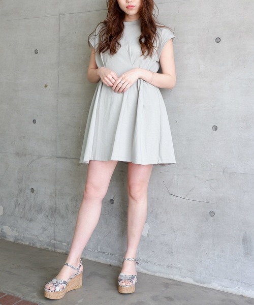 SPIRALGIRL(スパイラルガール)の「サイドギャザーカットワンピース(ワンピース・レディース・キャメル/オフホワイト/グリーン・FREE)」の5枚目の写真