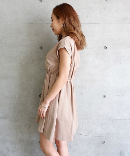 SPIRALGIRL(スパイラルガール)の「サイドギャザーカットワンピース(ワンピース・レディース・キャメル/オフホワイト/グリーン・FREE)」の8枚目の写真