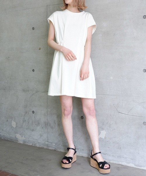 SPIRALGIRL(スパイラルガール)の「サイドギャザーカットワンピース(ワンピース・レディース・キャメル/オフホワイト/グリーン・FREE)」の11枚目の写真