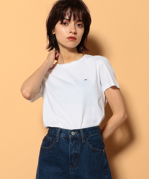 tommy jeans（トミー ジーンズ）の「ワンポイントクルーネックTシャツ（Tシャツ/カットソー・レディース・ホワイト/ネイビー/ブラック・MEDIUM/SMALL/X-SMALL）」の2枚目の写真