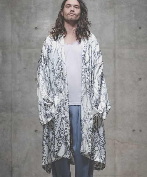 GLIMCLAP(グリムクラップ)の「mcg2775-Repeating pattern gown-ish shirtcoat シャツコート(カーディガン/ボレロ・メンズ・ホワイト/ブラック・S/M/L)」の6枚目の写真