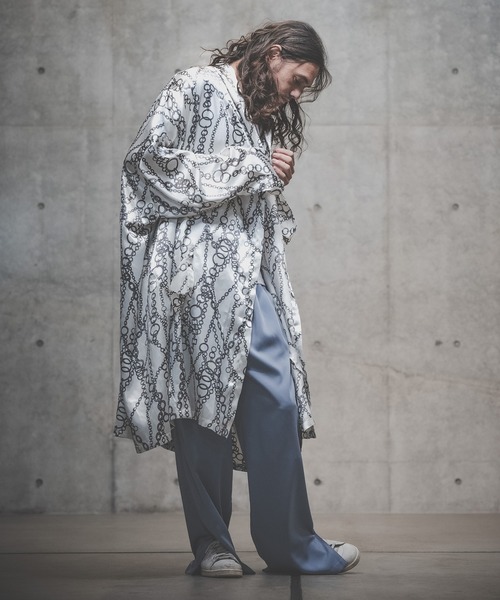 GLIMCLAP(グリムクラップ)の「mcg2775-Repeating pattern gown-ish shirtcoat シャツコート(カーディガン/ボレロ・メンズ・ホワイト/ブラック・S/M/L)」の22枚目の写真