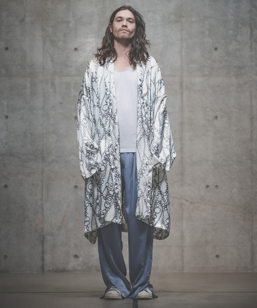 GLIMCLAP(グリムクラップ)の「mcg2775-Repeating pattern gown-ish shirtcoat シャツコート(カーディガン/ボレロ・メンズ・ホワイト/ブラック・S/M/L)」の16枚目の写真
