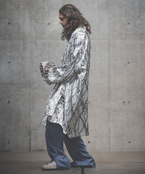 GLIMCLAP(グリムクラップ)の「mcg2775-Repeating pattern gown-ish shirtcoat シャツコート(カーディガン/ボレロ・メンズ・ホワイト/ブラック・S/M/L)」の10枚目の写真