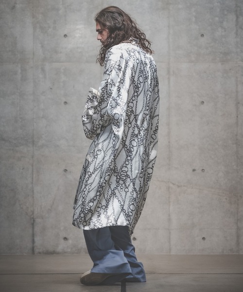 GLIMCLAP(グリムクラップ)の「mcg2775-Repeating pattern gown-ish shirtcoat シャツコート(カーディガン/ボレロ・メンズ・ホワイト/ブラック・S/M/L)」の7枚目の写真