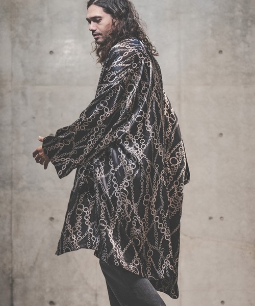 GLIMCLAP(グリムクラップ)の「mcg2775-Repeating pattern gown-ish shirtcoat シャツコート(カーディガン/ボレロ・メンズ・ホワイト/ブラック・S/M/L)」の4枚目の写真