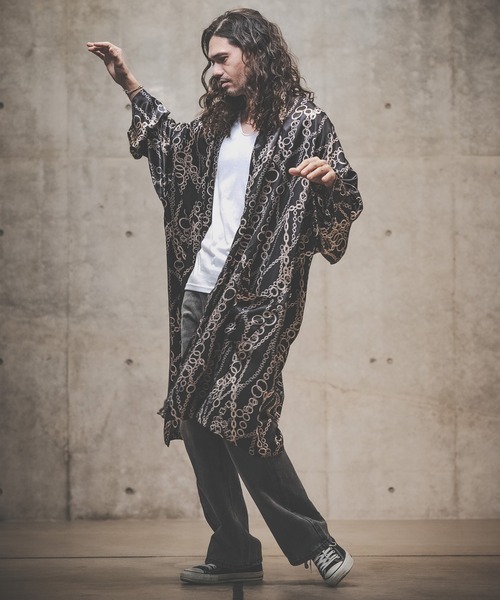 GLIMCLAP(グリムクラップ)の「mcg2775-Repeating pattern gown-ish shirtcoat シャツコート(カーディガン/ボレロ・メンズ・ホワイト/ブラック・S/M/L)」の17枚目の写真