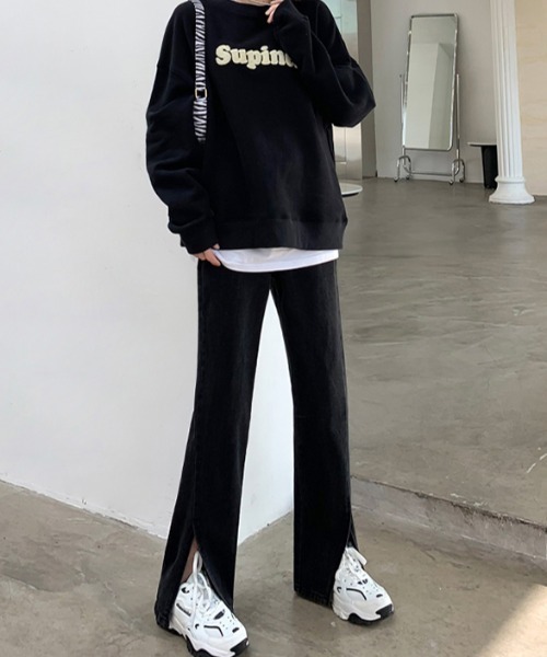 ABITOKYO（アビトーキョー）の「サイドスリットセミフレアデニムパンツ（デニムパンツ・レディース・ブラック/ブルー/アイボリー・S/M/L）」の2枚目の写真