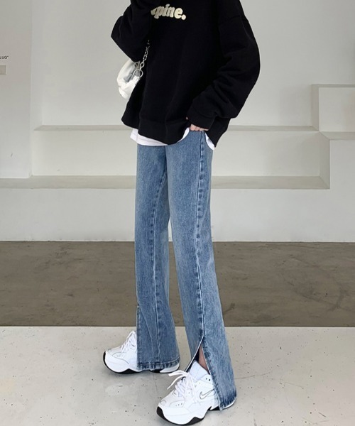 ABITOKYO（アビトーキョー）の「サイドスリットセミフレアデニムパンツ（デニムパンツ・レディース・ブラック/ブルー/アイボリー・S/M/L）」の4枚目の写真