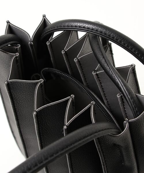 GeeRA(ジーラ)の「ポーチ付プリーツバッグ(ショルダーバッグ・レディース・ブラック/ベージュ/カーキ/ブラウン・FREE)」の6枚目の写真