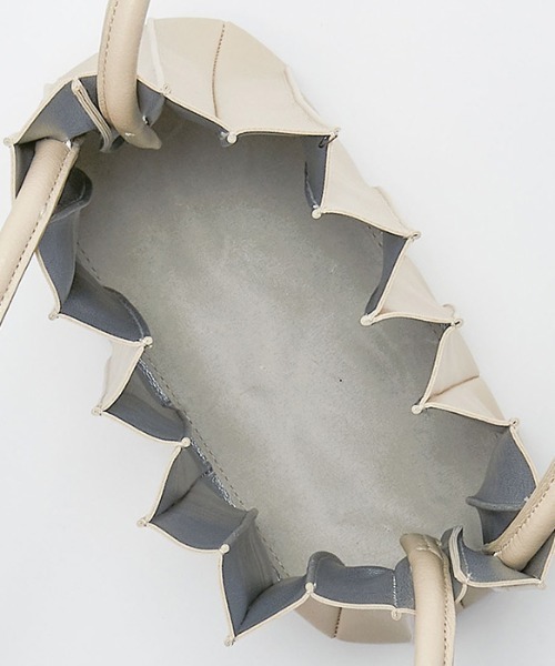 GeeRA(ジーラ)の「ポーチ付プリーツバッグ(ショルダーバッグ・レディース・ブラック/ベージュ/カーキ/ブラウン・FREE)」の11枚目の写真