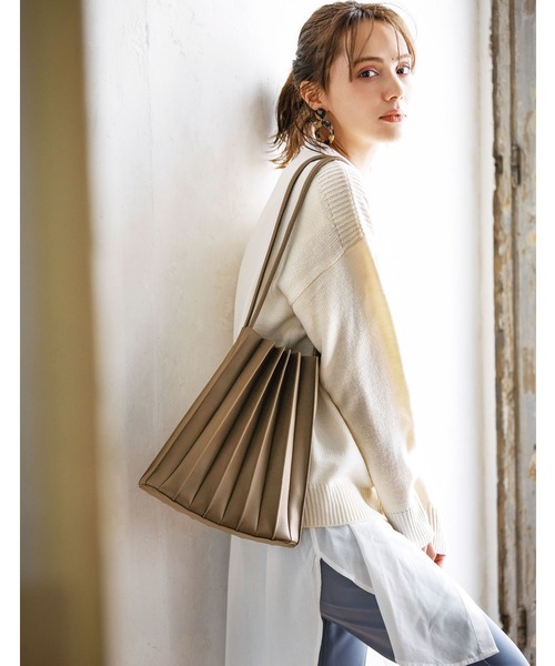 GeeRA(ジーラ)の「ポーチ付プリーツバッグ(ショルダーバッグ・レディース・ブラック/ベージュ/カーキ/ブラウン・FREE)」の21枚目の写真