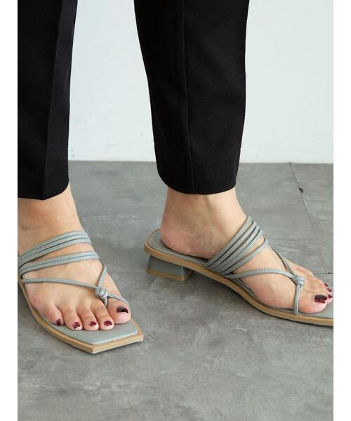 Green　Parks（グリーンパークス）の「台形ヒールナローストラップサンダル＊（サンダル・レディース・ブルー/ベージュ・MEDIUM/SMALL/LARGE）」の4枚目の写真
