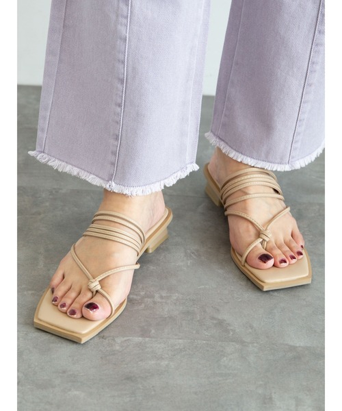 Green　Parks（グリーンパークス）の「台形ヒールナローストラップサンダル＊（サンダル・レディース・ブルー/ベージュ・MEDIUM/SMALL/LARGE）」の2枚目の写真