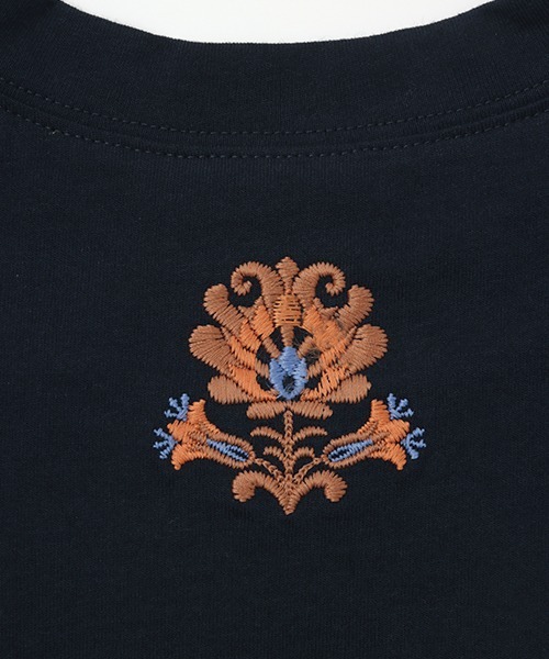 チチカカ（チチカカ）の「バックネック刺繍Ｔシャツ（Tシャツ/カットソー・レディース・ネイビー/ブラウン/オフホワイト・FREE）」の13枚目の写真