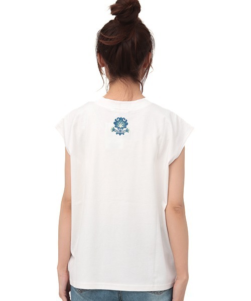 チチカカ（チチカカ）の「バックネック刺繍Ｔシャツ（Tシャツ/カットソー・レディース・ネイビー/ブラウン/オフホワイト・FREE）」の6枚目の写真