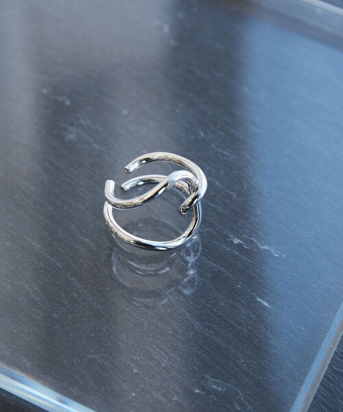 BEAUTY&YOUTH UNITED ARROWS(ビューティーアンドユースユナイテッドアローズ)の「BY ビッグヒネリクロスリング(リング・レディース・シルバー/ゴールド・FREE)」の8枚目の写真