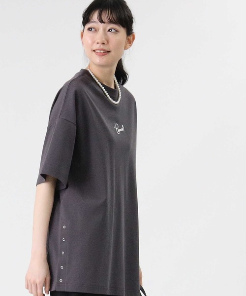 CONVERSE(コンバース)の「【CONVERSE】サイドスナップボタンTシャツ(Tシャツ/カットソー・レディース・ライトグレー/ライム/ダークグレー・L/M)」の2枚目の写真