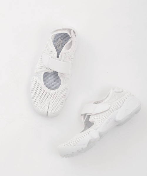 NIKE（ナイキ）の「NIKE/ウィメンズエアリフトブリーズ（スニーカー・レディース・ホワイト/ブラック・24/22/23/25）」の2枚目の写真