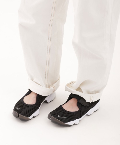 NIKE（ナイキ）の「NIKE/ウィメンズエアリフトブリーズ（スニーカー・レディース・ホワイト/ブラック・24/22/23/25）」の3枚目の写真