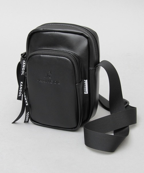 KANGOL（カンゴール）の「＜A.M.S.別注＞ レザー調 縦型 スクエア ミニショルダーバッグ（ショルダーバッグ・メンズ・ブラック/ベージュ/ブラック系その他・FREE）」の5枚目の写真